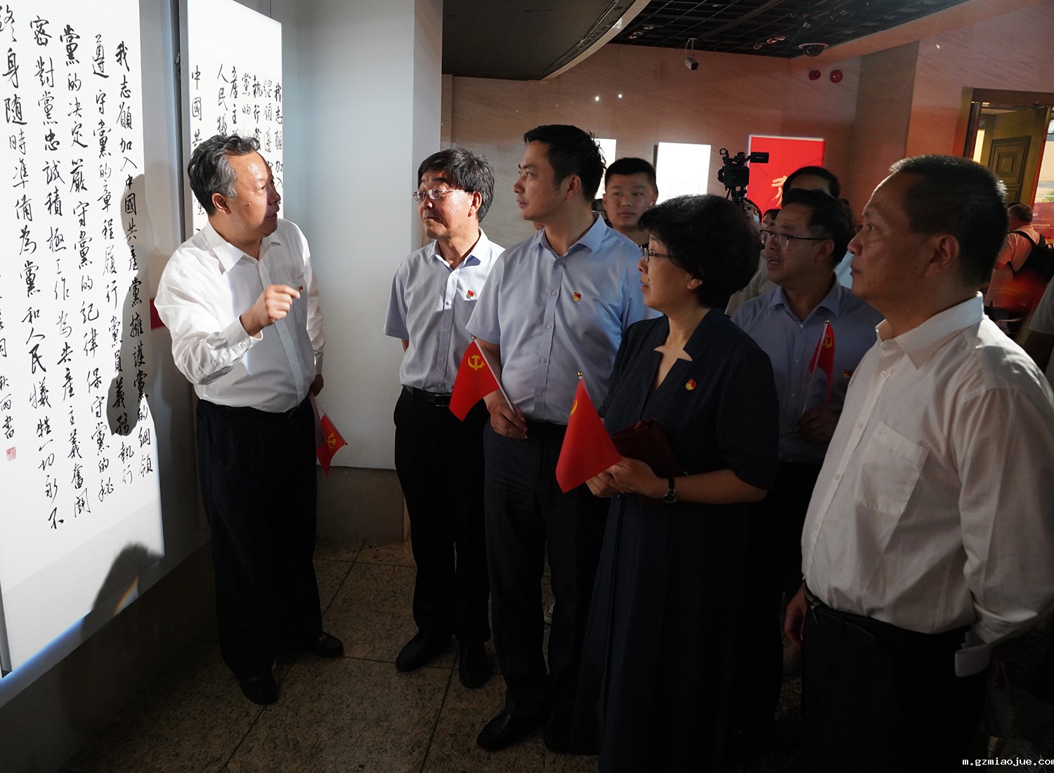 10领导参观展览1 10领导参观展览1