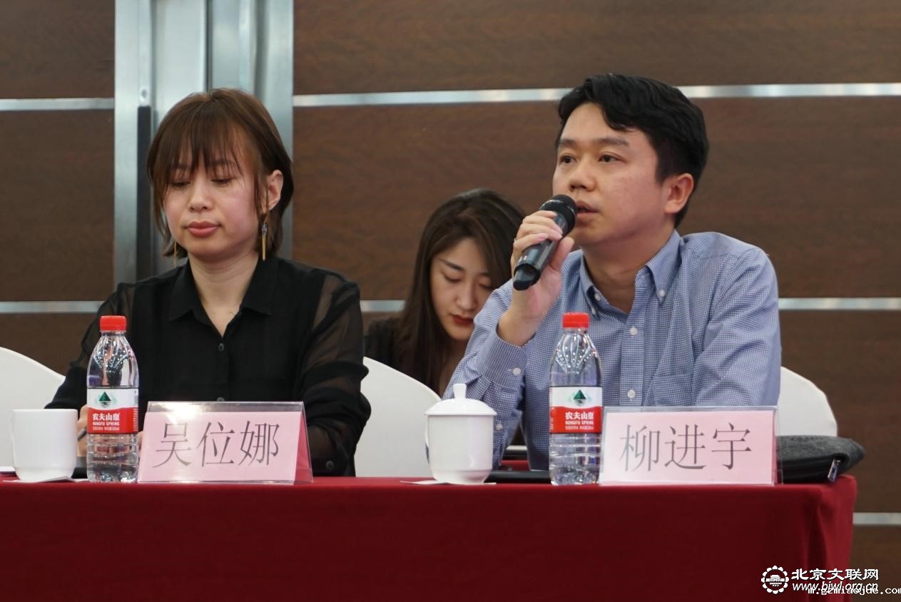 搜狐视频政府事务总监吴位娜与爱奇艺节目研发中心主任柳进宇(右) 搜狐视频政府事务总监吴位娜与爱奇艺节目研发中心主任柳进宇(右)