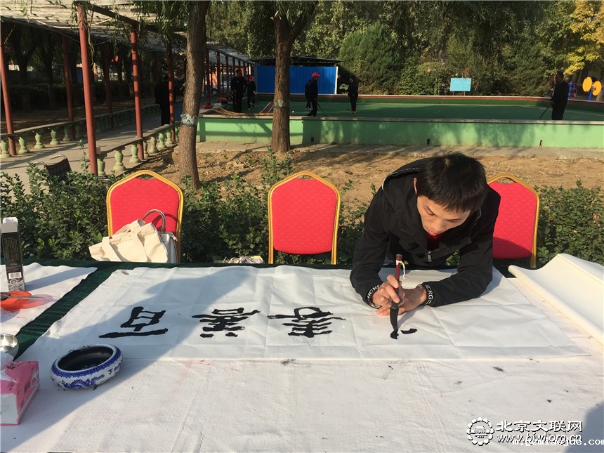 4-残联人书法爱好者书写“百善孝为先” 4-残联人书法爱好者书写“百善孝为先”