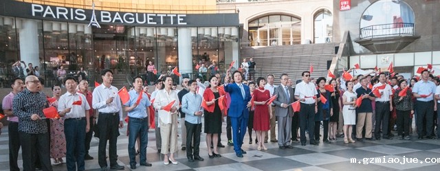 4朝阳区文联举办“我爱你中国”千人快闪活动(摄影:刘德祥) 4朝阳区文联举办“我爱你中国”千人快闪活动(摄影:刘德祥)