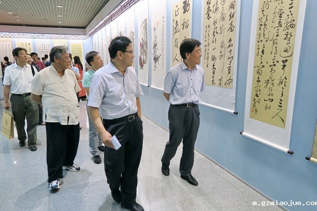领导参观展览(方建华摄)F 领导参观展览(方建华摄)F
