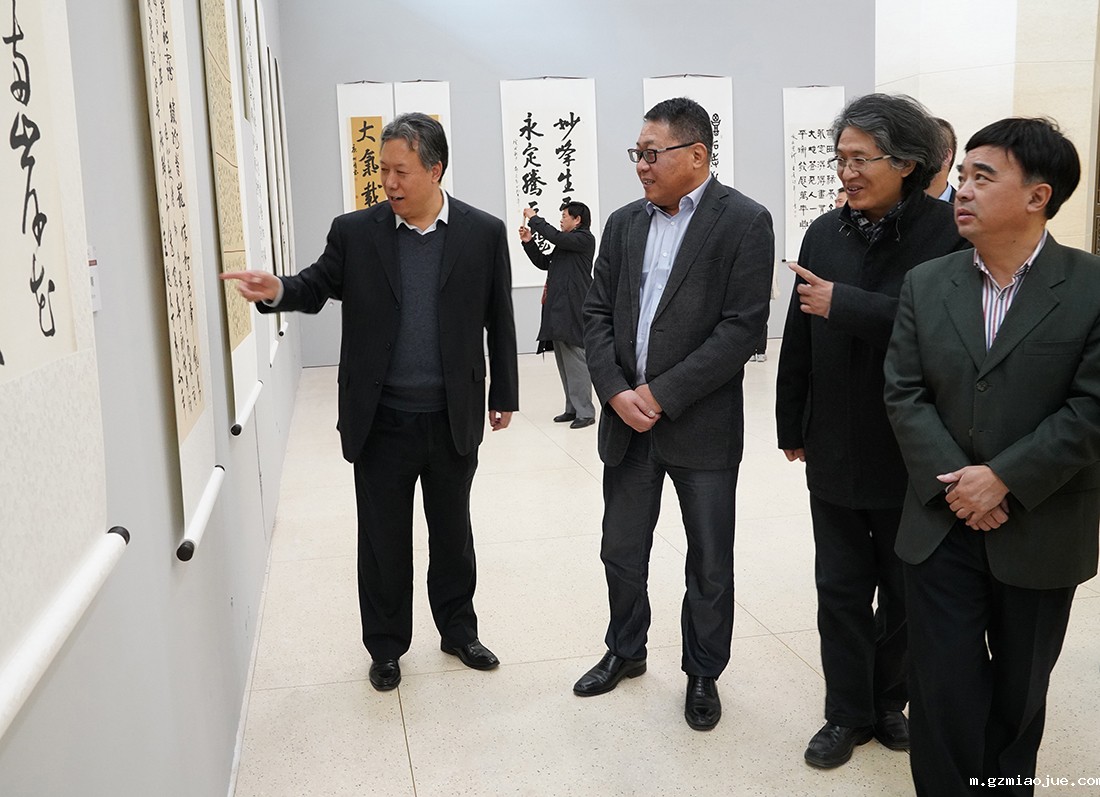 领导参观展览 (4) 领导参观展览 (4)