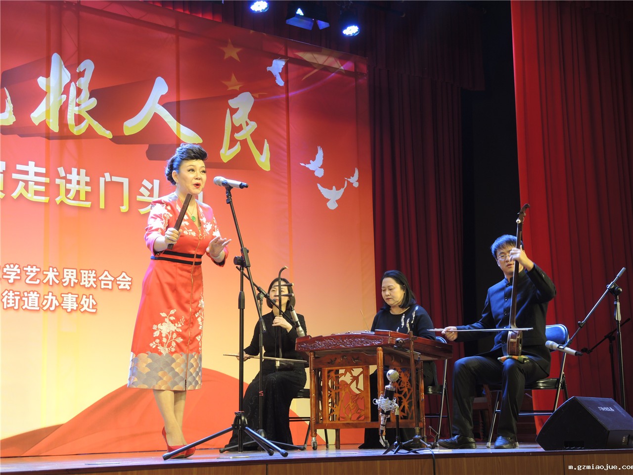 河南坠子《借髢髢》（白雪摄）