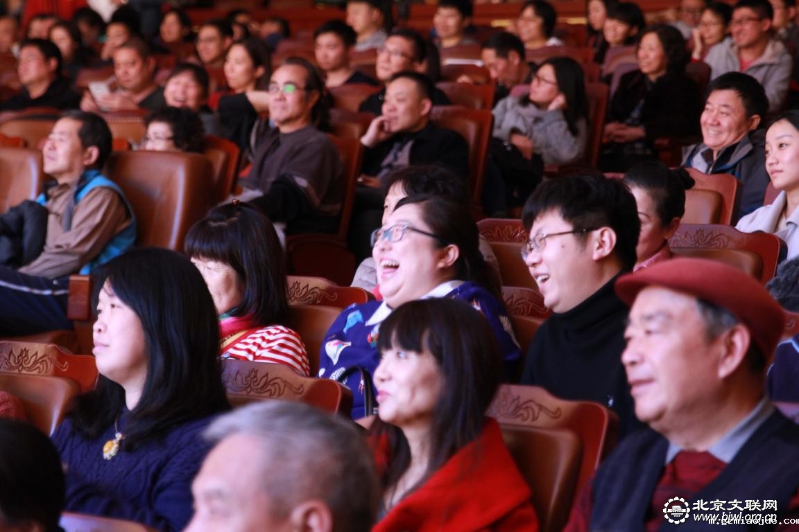 现场观众笑声不断 高明菲 摄 现场观众笑声不断 高明菲 摄