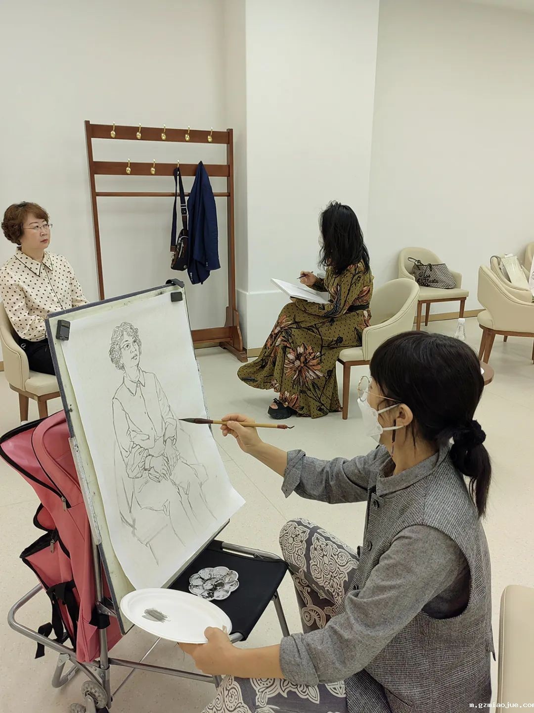 认真作画的艺术家 认真作画的艺术家