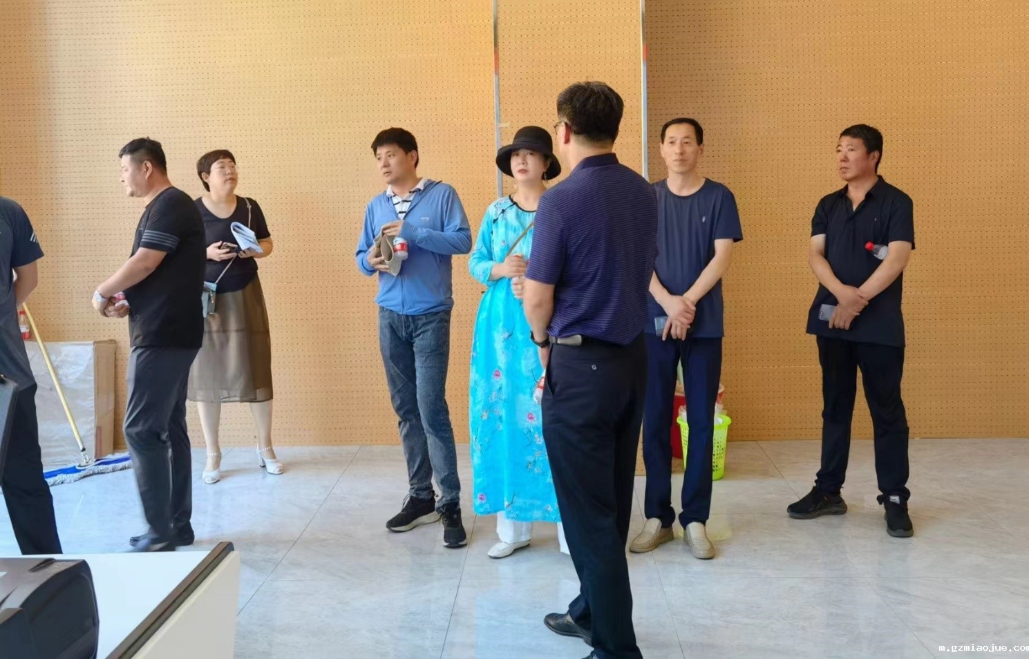 调研组在京城众望中学调研智慧校园 调研组在京城众望中学调研智慧校园