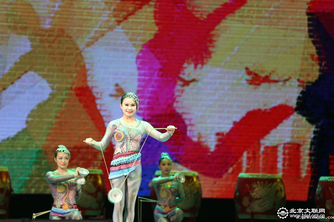 03 杂技《多彩空竹》 03 杂技《多彩空竹》