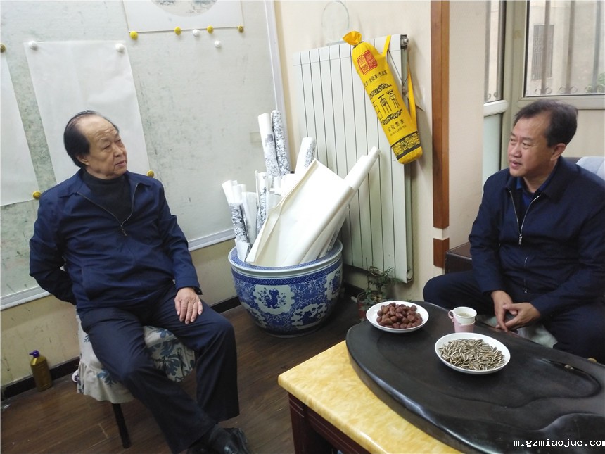 戴振宇(左)和大兴区文联主席蒋俊杰座谈交流 戴振宇(左)和大兴区文联主席蒋俊杰座谈交流