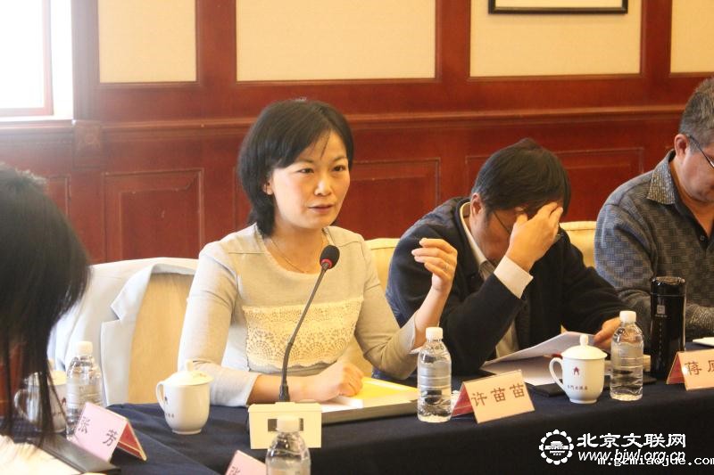 读书研讨班学员在讨论 读书研讨班学员在讨论