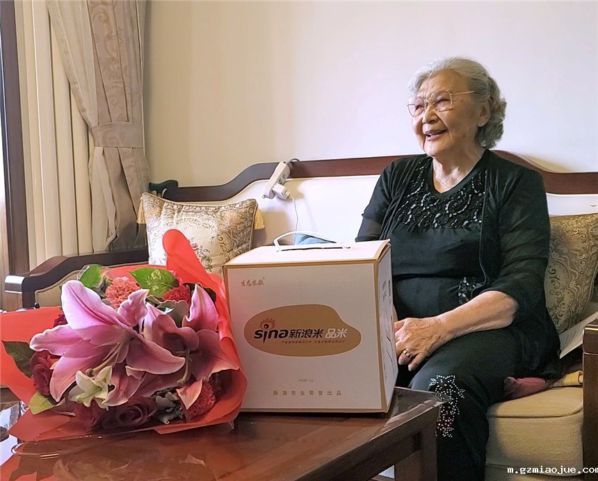 于黛琴为大家讲述自己入党七十一年的艺术人生 于黛琴为大家讲述自己入党七十一年的艺术人生