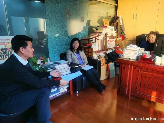 班子成员进行研讨(朝阳区文联供图) 班子成员进行研讨(朝阳区文联供图)