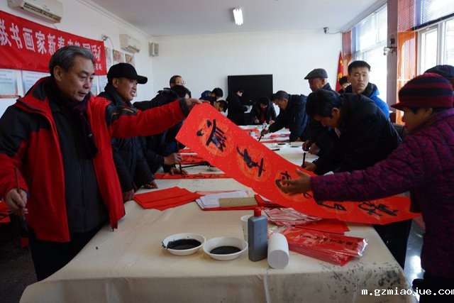 9 任学增参加送春联活动 9 任学增参加送春联活动
